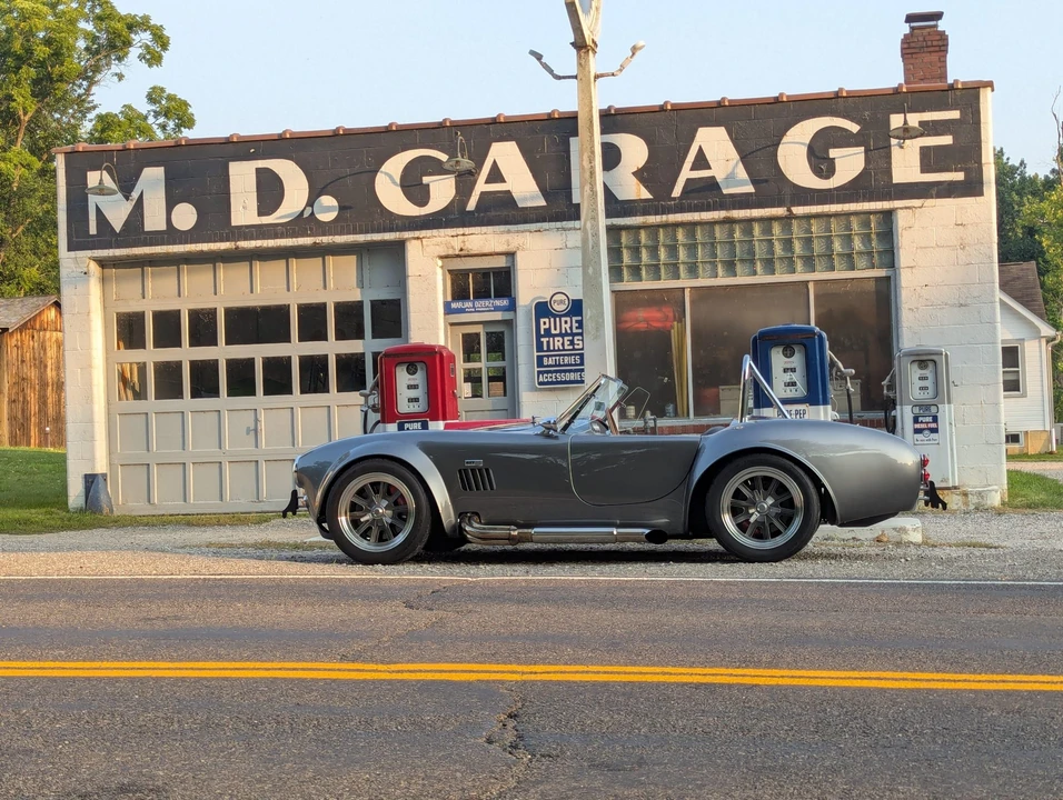 Factory Five Roadster - Image 2 of 31