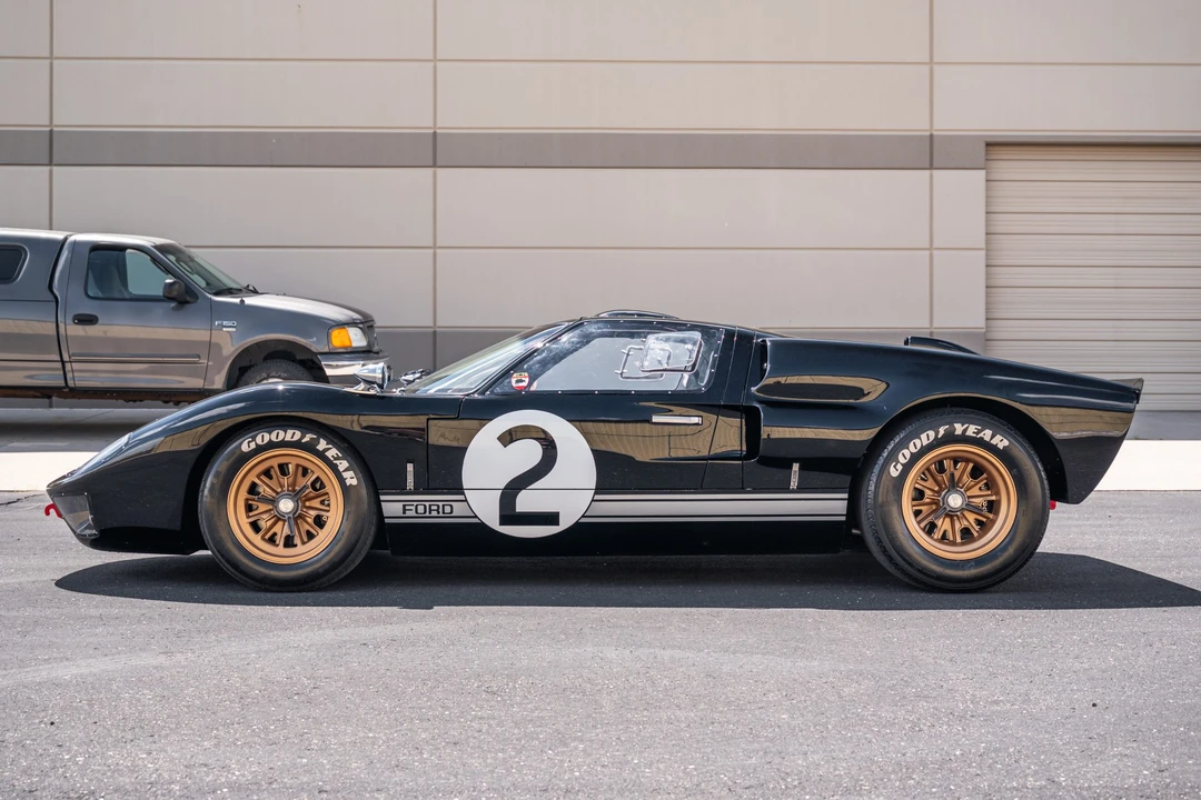 Ford Replica - Image 3 of 31