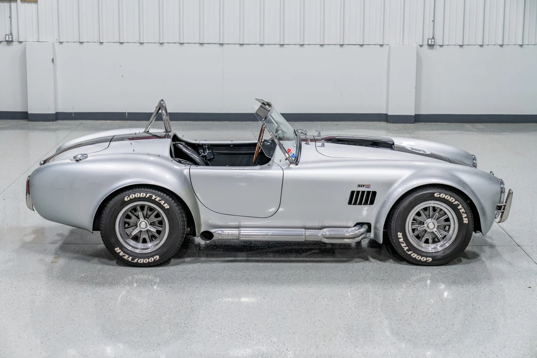 Shelby Cobra Replica - Image 10 of 31
