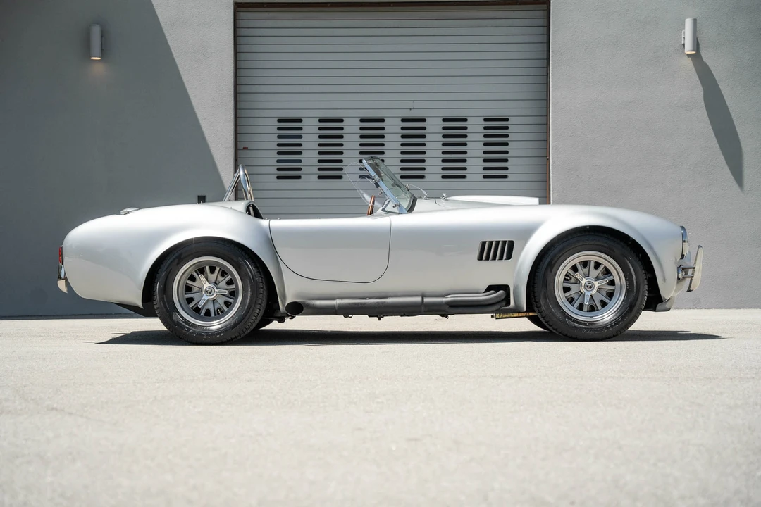 Shelby Cobra Replica - Image 25 of 31