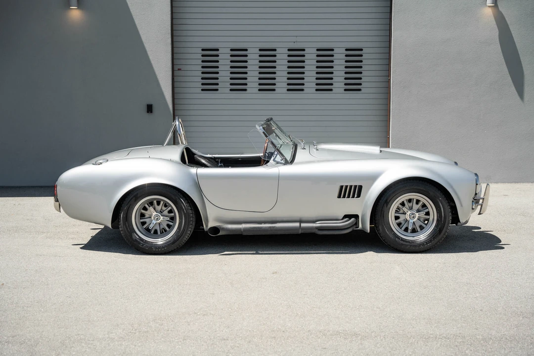 Shelby Cobra Replica - Image 24 of 31