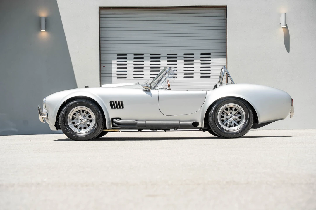 Shelby Cobra Replica - Image 9 of 31
