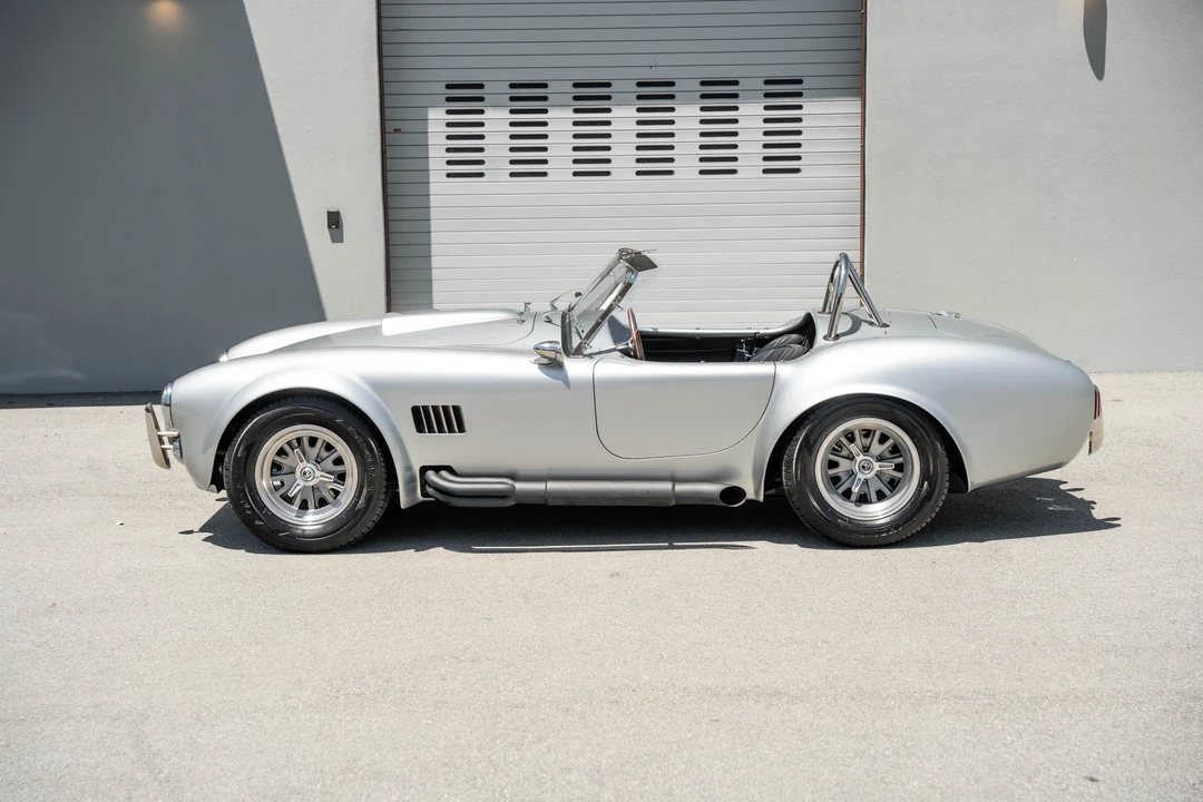 Shelby Cobra Replica - Image 11 of 31