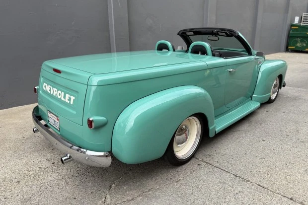 2003 Chevrolet SSR - Image 2 of 8