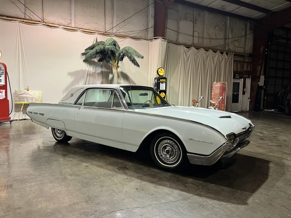 1962 Ford Thunderbird 3rd Gen - Image 13 of 31