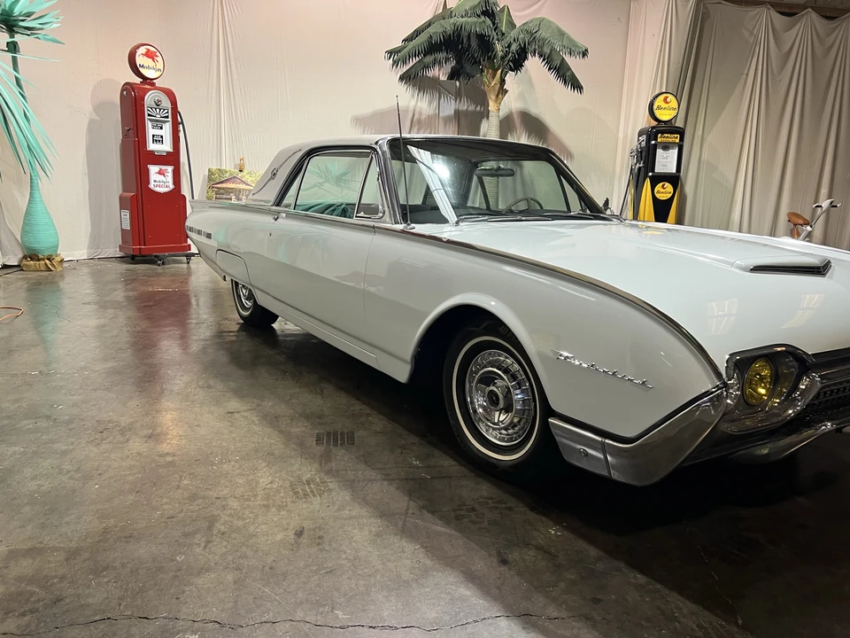 1962 Ford Thunderbird 3rd Gen - Image 11 of 31