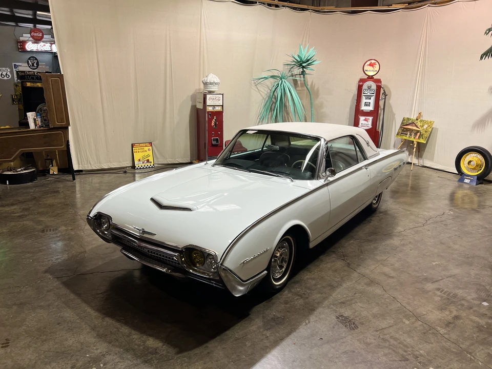 1962 Ford Thunderbird 3rd Gen - Image 2 of 31