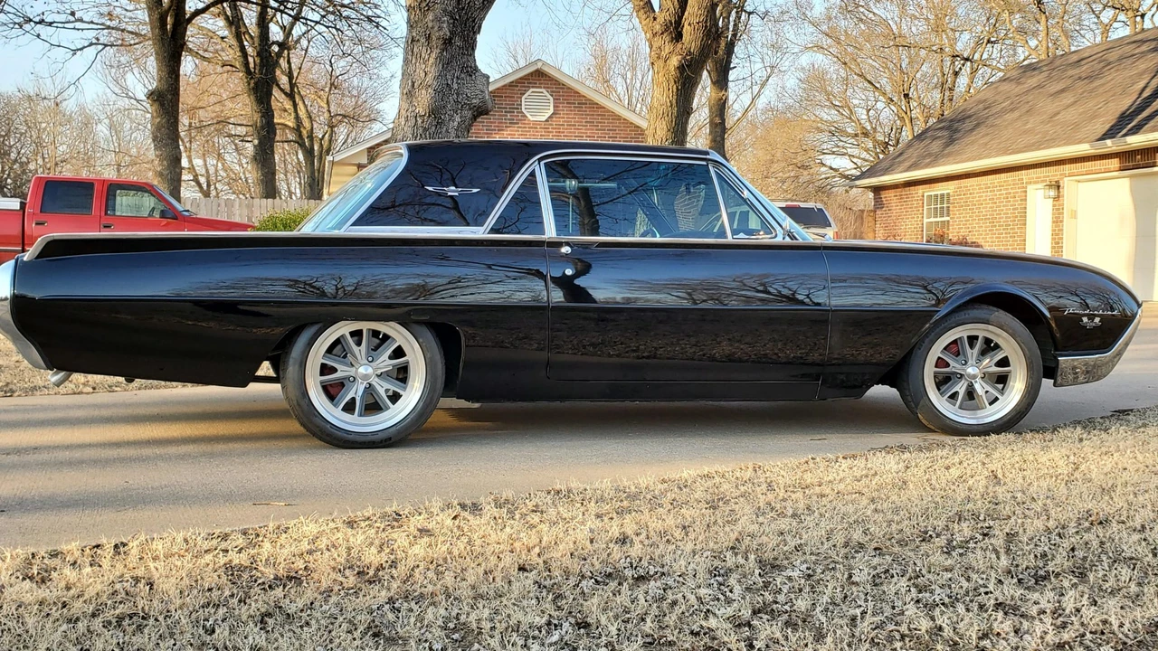 1962 Ford Thunderbird 3rd Gen - Image 11 of 31