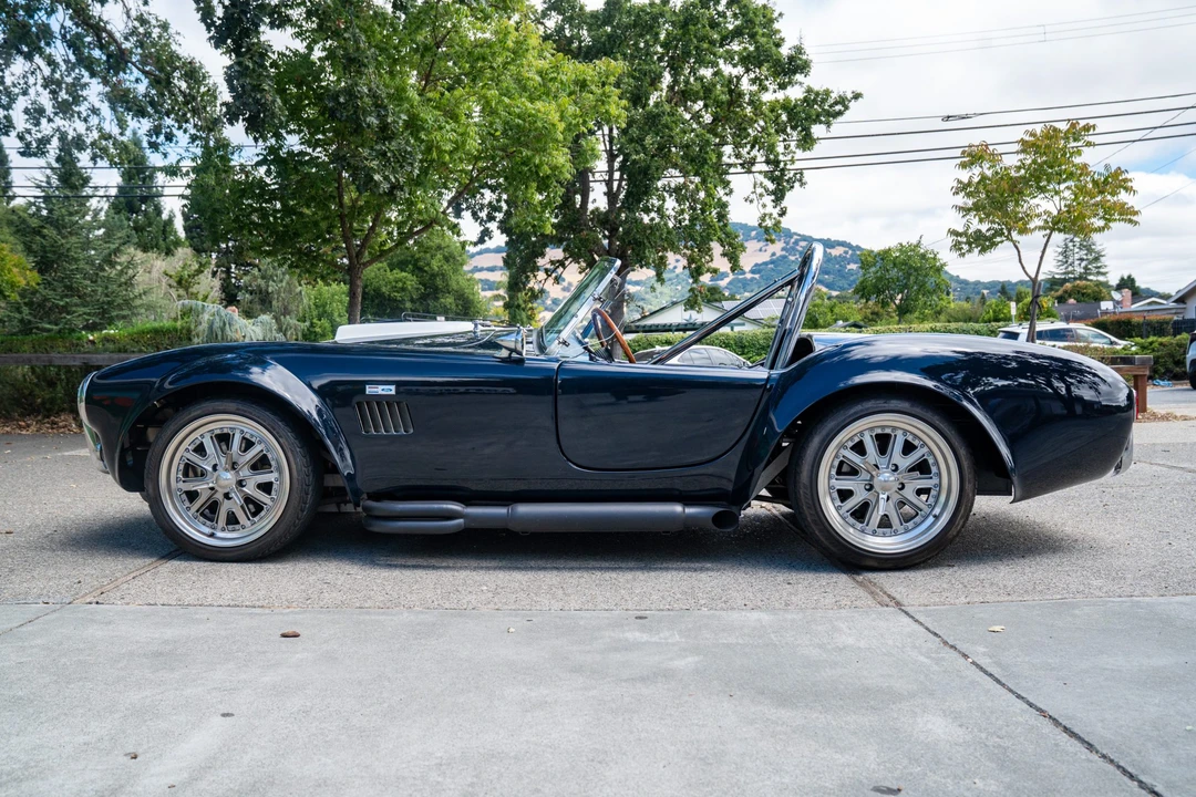 Shelby Cobra Replica - Image 9 of 31