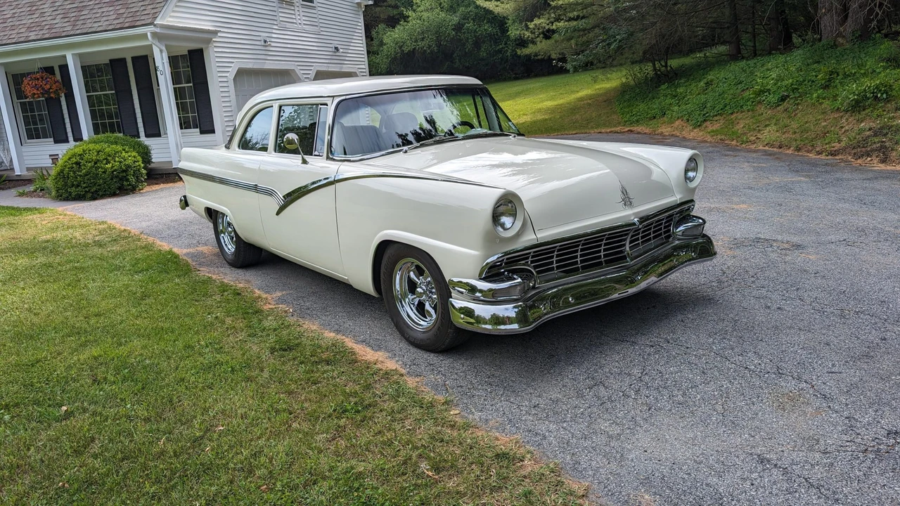 1956 Ford Fairlane 1st Gen - Image 19 of 31