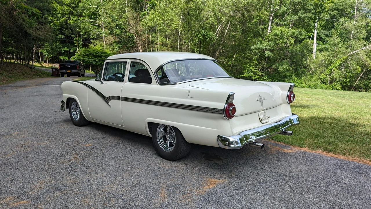 1956 Ford Fairlane 1st Gen - Image 30 of 31