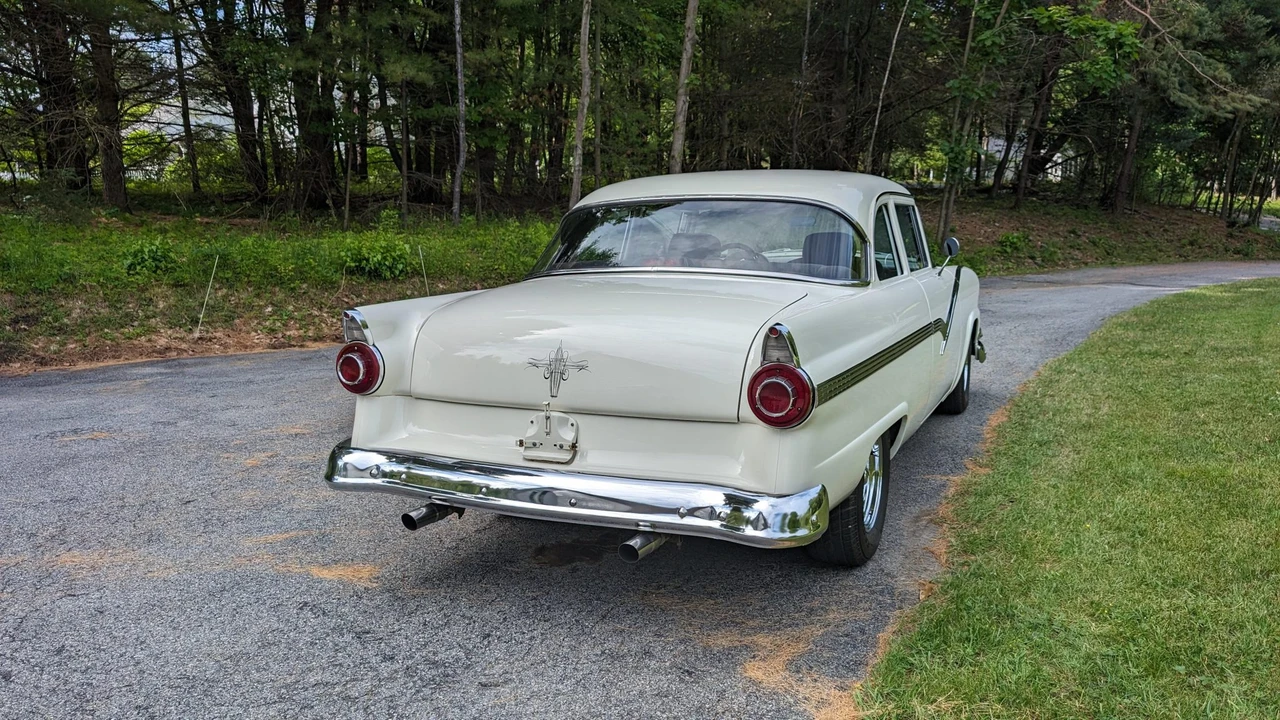 1956 Ford Fairlane 1st Gen - Image 27 of 31