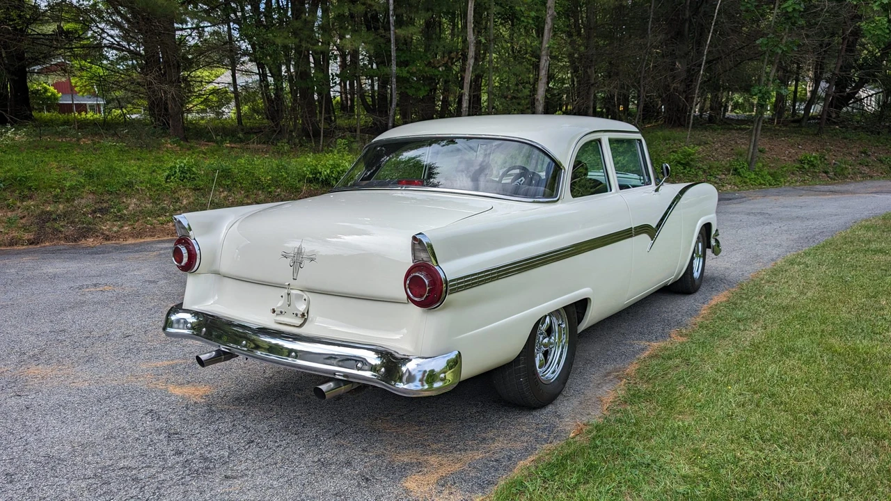 1956 Ford Fairlane 1st Gen - Image 26 of 31