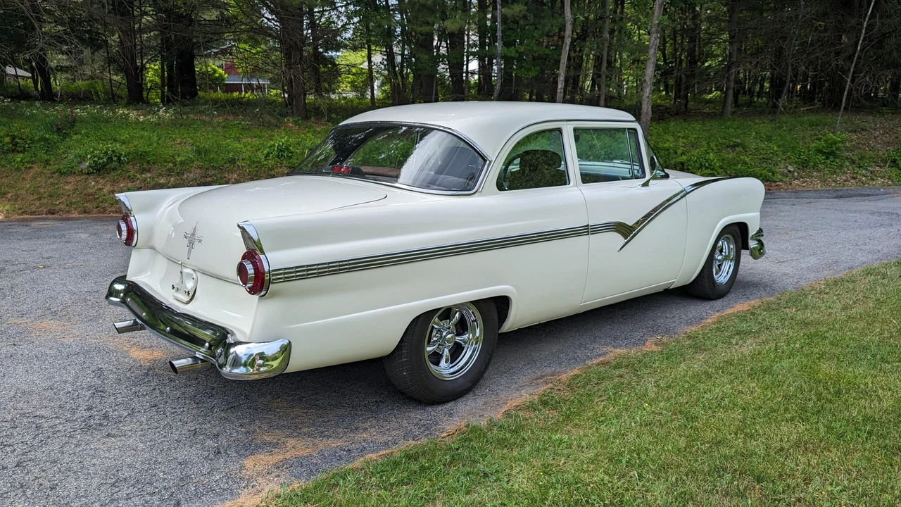 1956 Ford Fairlane 1st Gen - Image 25 of 31