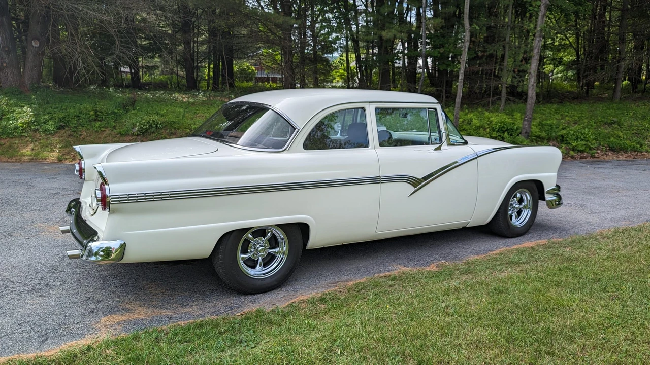1956 Ford Fairlane 1st Gen - Image 24 of 31
