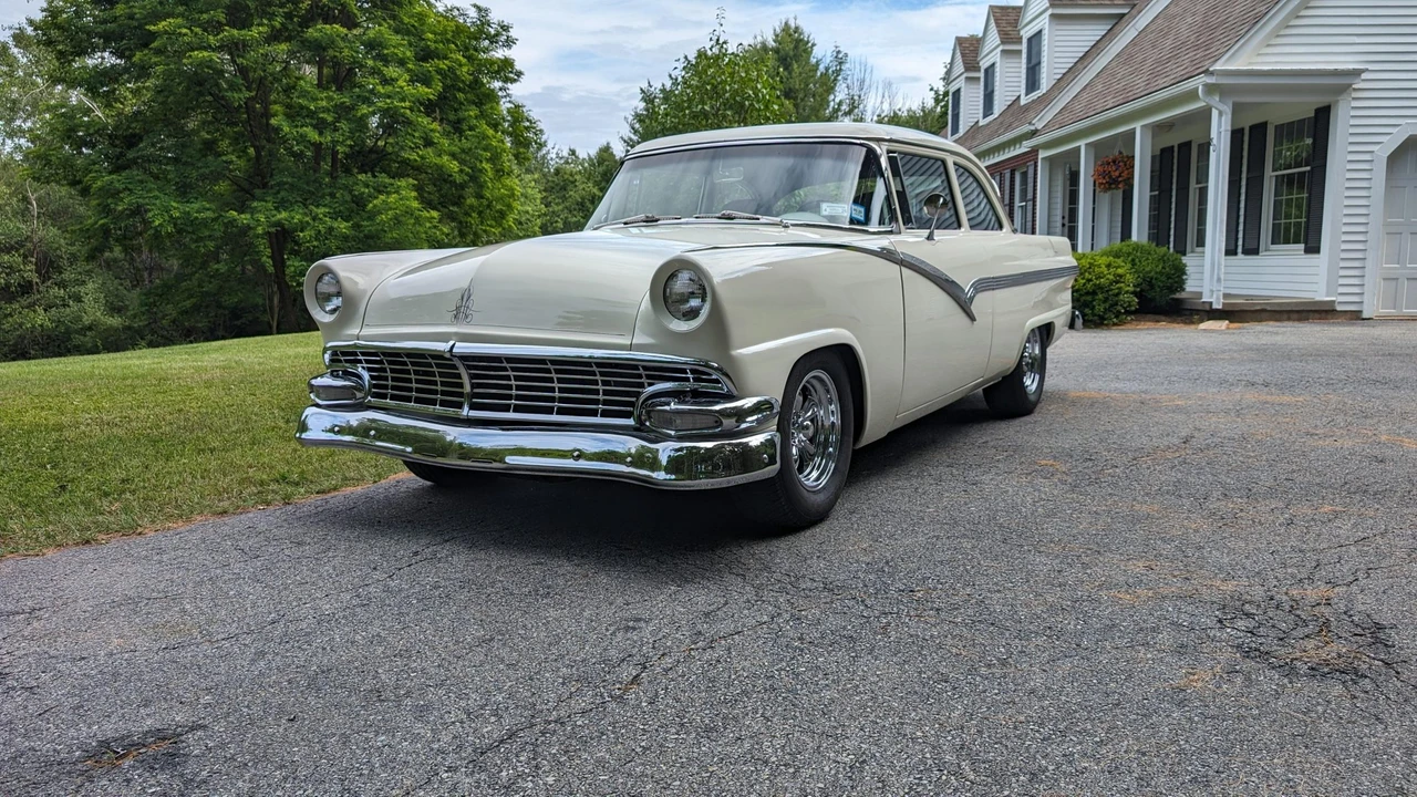 1956 Ford Fairlane 1st Gen - Image 15 of 31