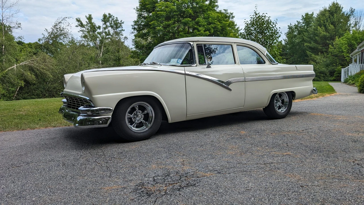 1956 Ford Fairlane 1st Gen - Image 14 of 31