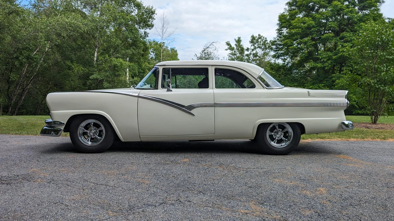 1956 Ford Fairlane 1st Gen - Image 13 of 31