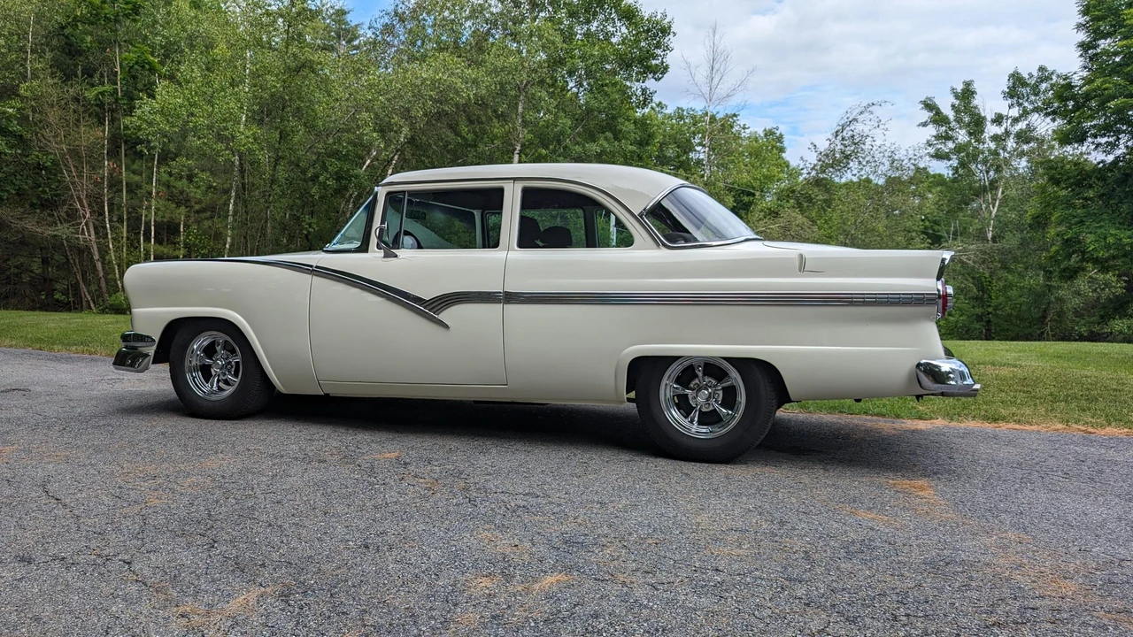 1956 Ford Fairlane 1st Gen - Image 12 of 31