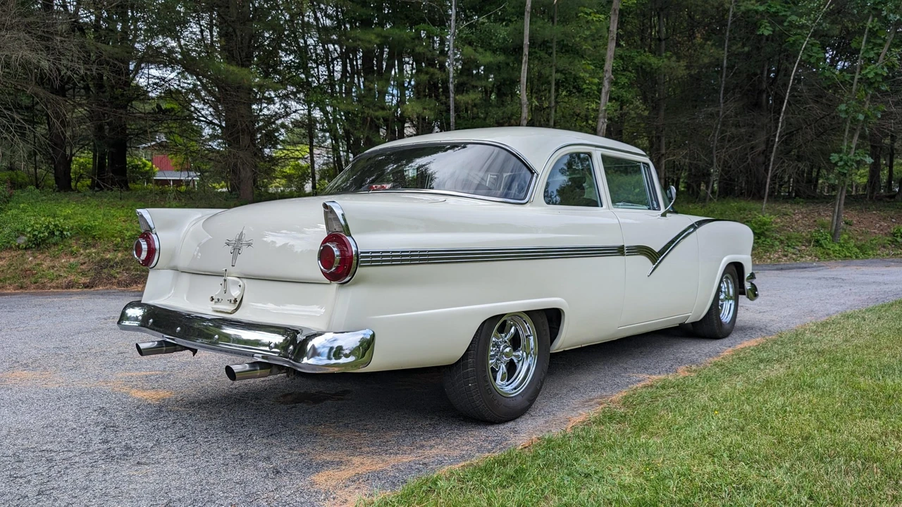 1956 Ford Fairlane 1st Gen - Image 7 of 31