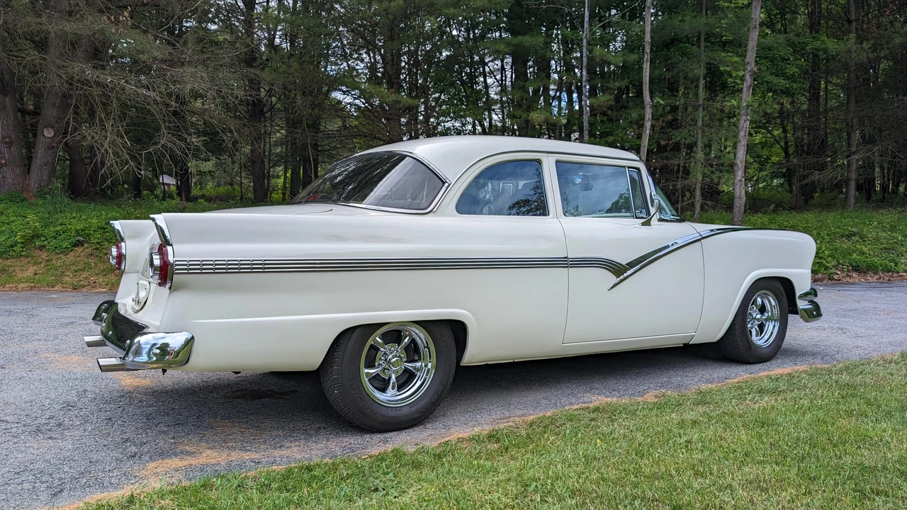 1956 Ford Fairlane 1st Gen - Image 6 of 31