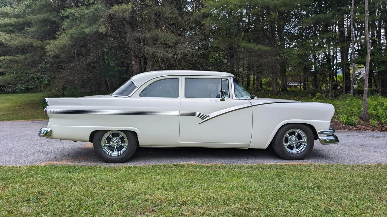 1956 Ford Fairlane 1st Gen - Image 5 of 31
