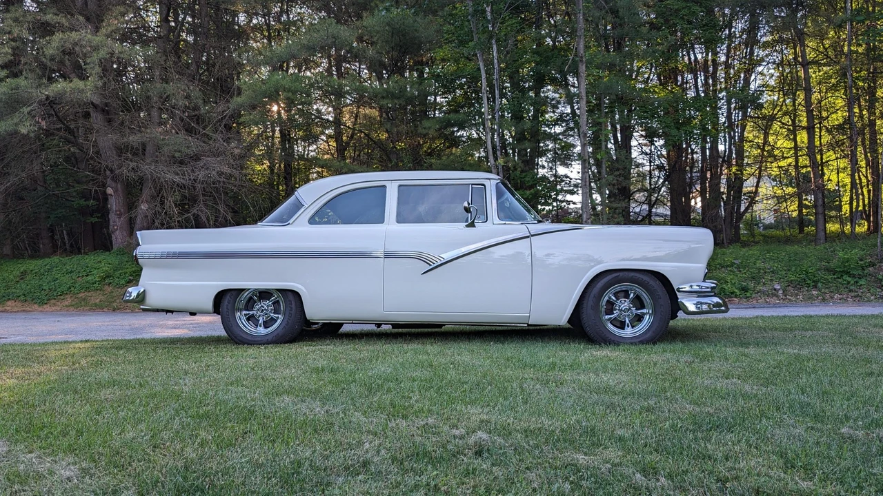1956 Ford Fairlane 1st Gen - Image 23 of 31