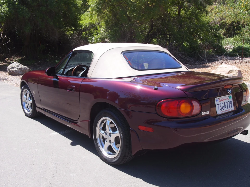 2000 Mazda NB MX-5 Miata - Image 9 of 31