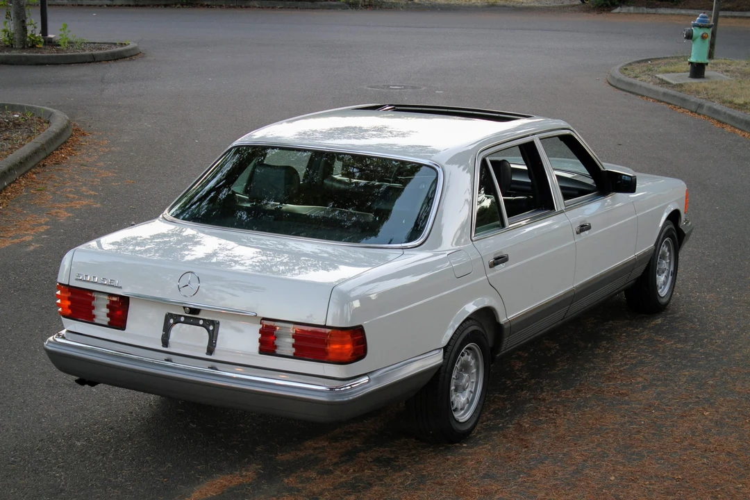 1984 Mercedes-Benz W126 S-Class Sedan - Image 26 of 31