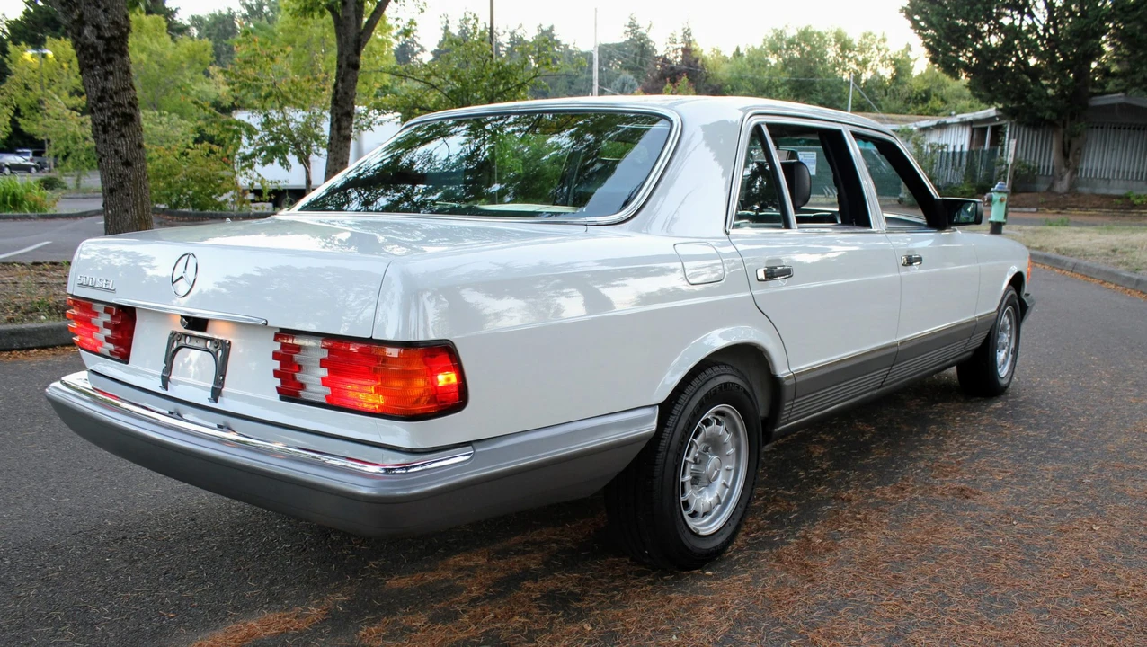 1984 Mercedes-Benz W126 S-Class Sedan - Image 22 of 31