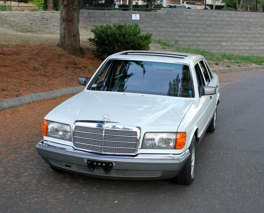 1984 Mercedes-Benz W126 S-Class Sedan - Image 12 of 31