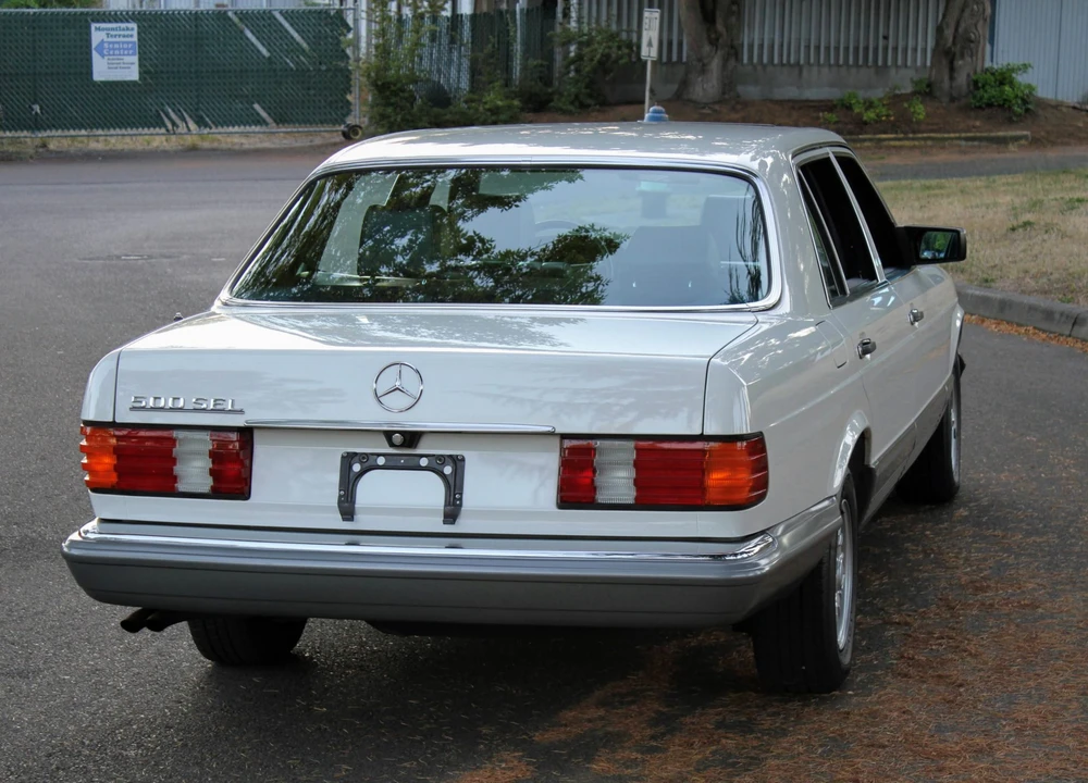 1984 Mercedes-Benz W126 S-Class Sedan - Image 29 of 31