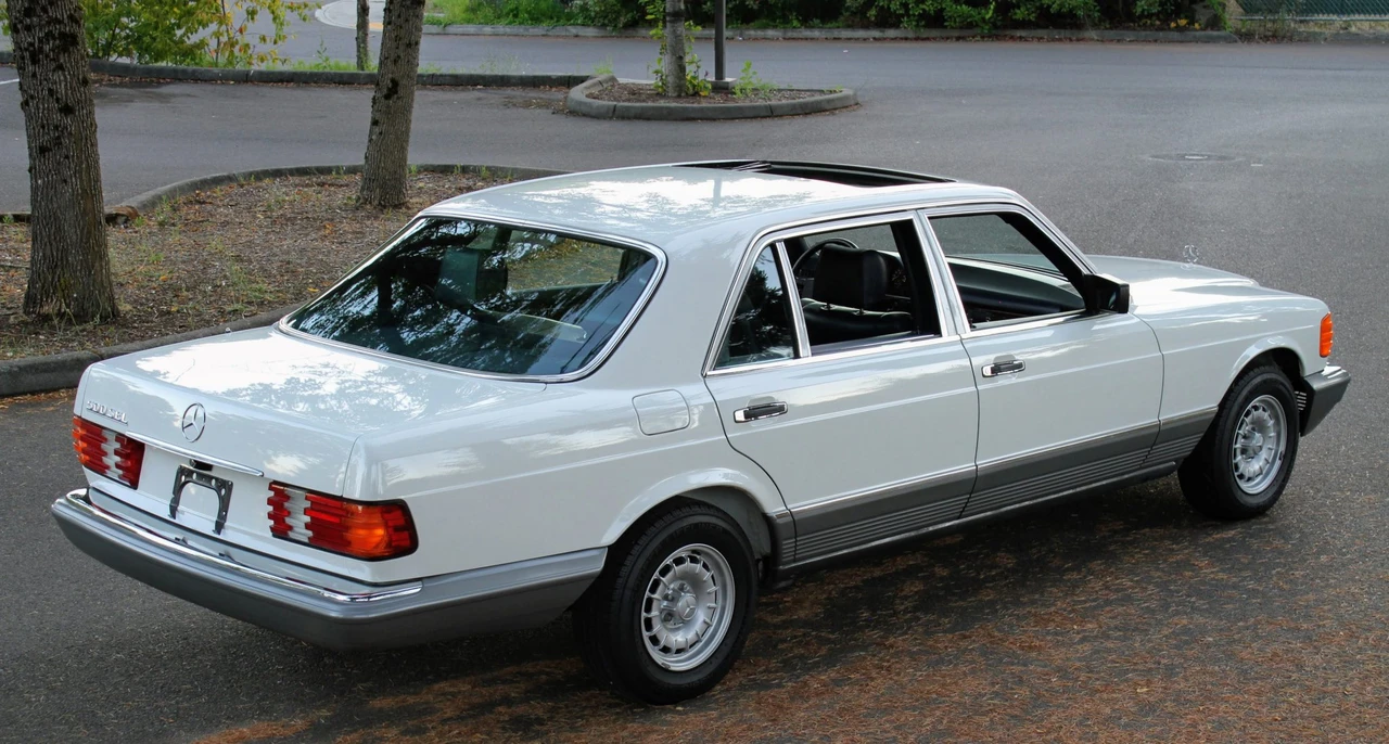 1984 Mercedes-Benz W126 S-Class Sedan - Image 20 of 31