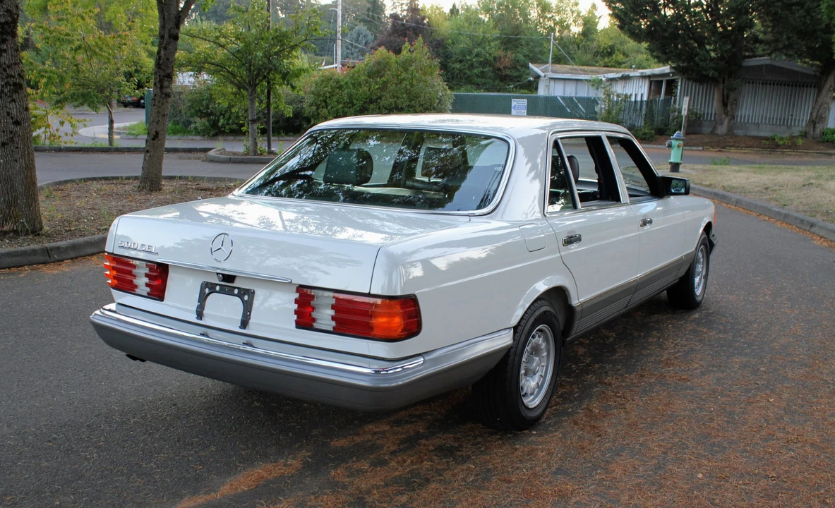 1984 Mercedes-Benz W126 S-Class Sedan - Image 27 of 31