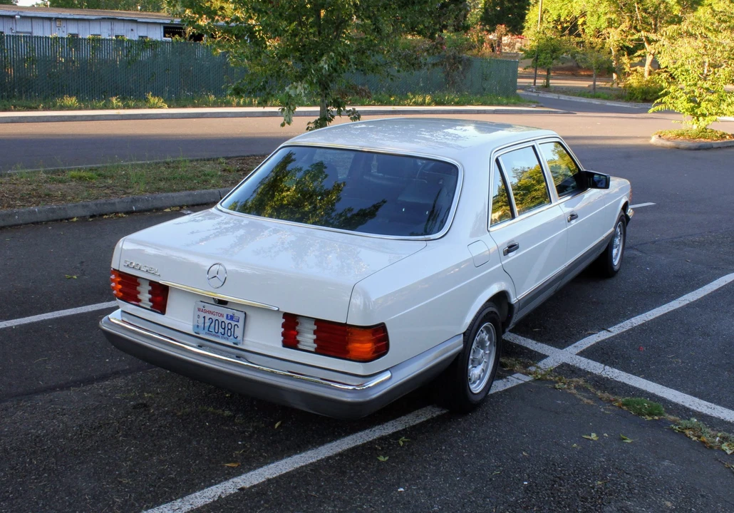 1984 Mercedes-Benz W126 S-Class Sedan - Image 28 of 31