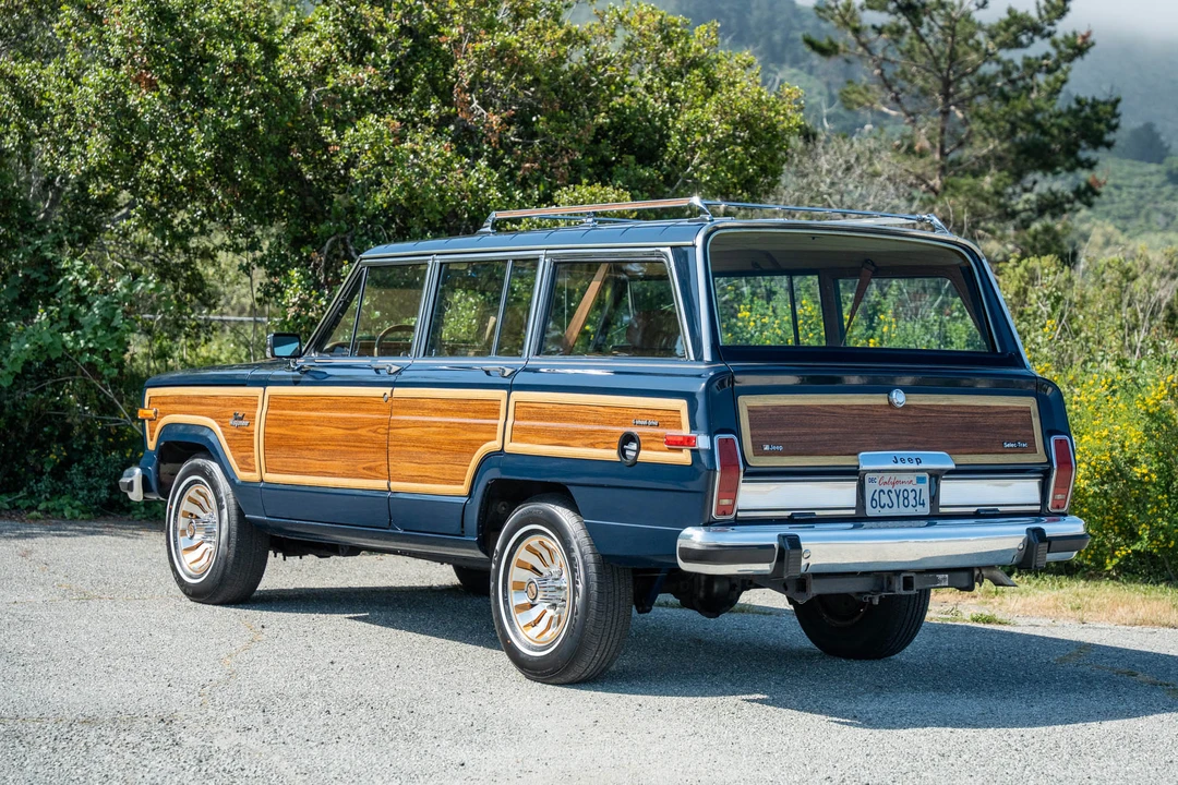 1986 Jeep SJ Grand Wagoneer - Image 14 of 31