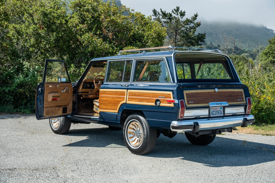 1986 Jeep SJ Grand Wagoneer - Image 18 of 31