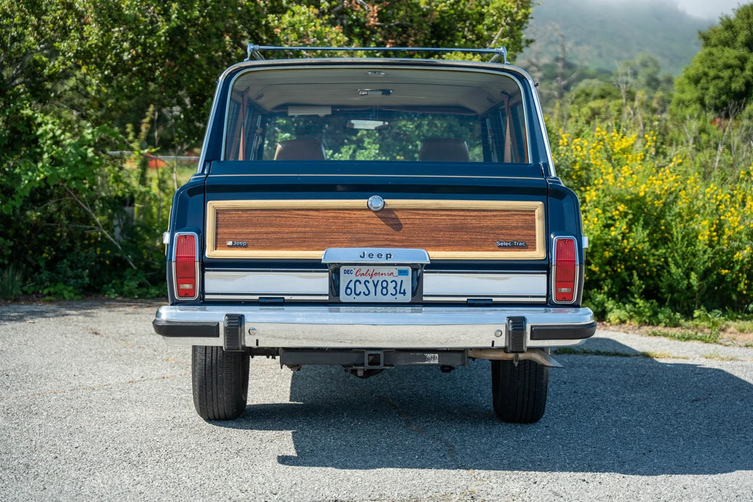1986 Jeep SJ Grand Wagoneer - Image 10 of 31