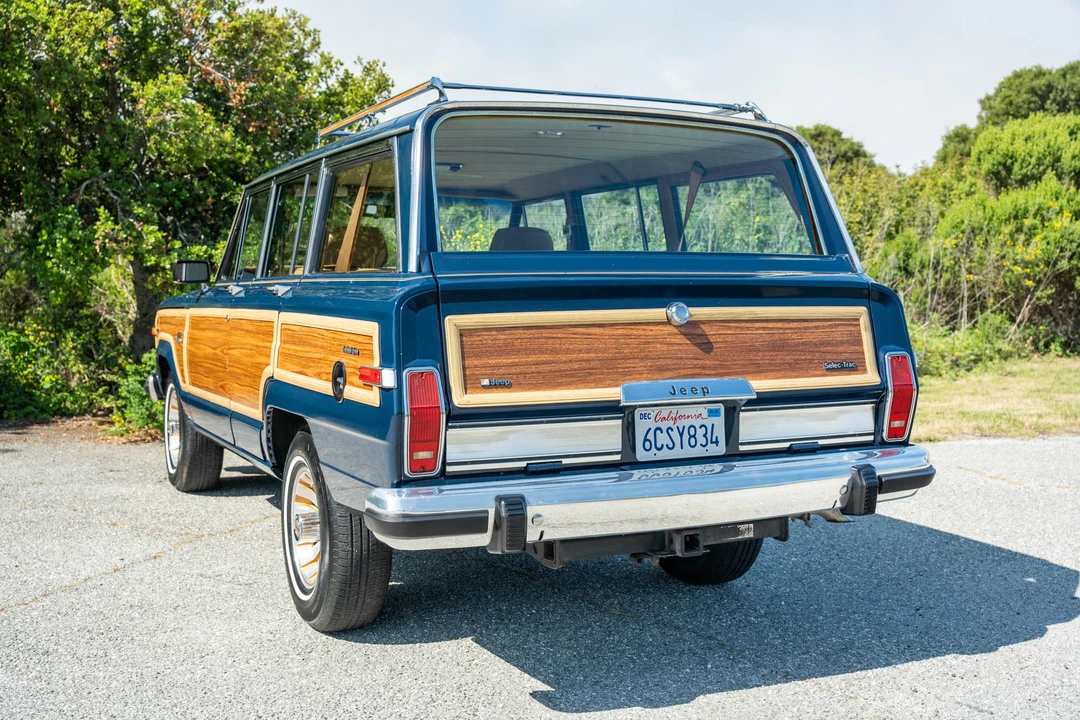 1986 Jeep SJ Grand Wagoneer - Image 12 of 31