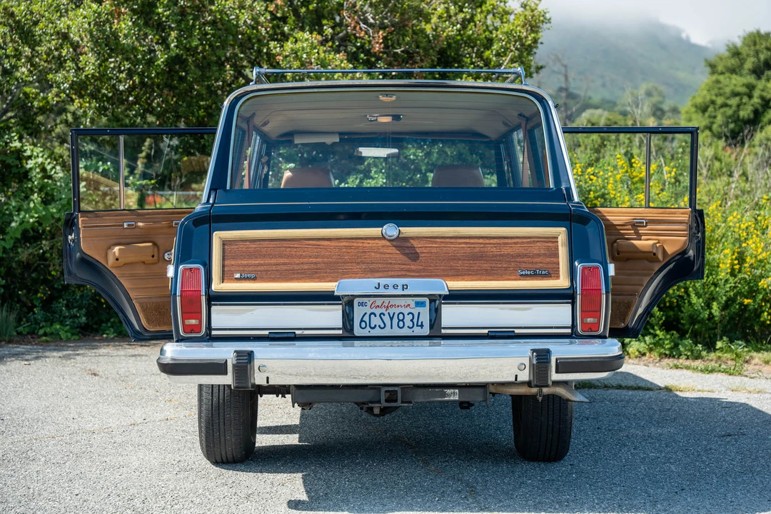 1986 Jeep SJ Grand Wagoneer - Image 20 of 31