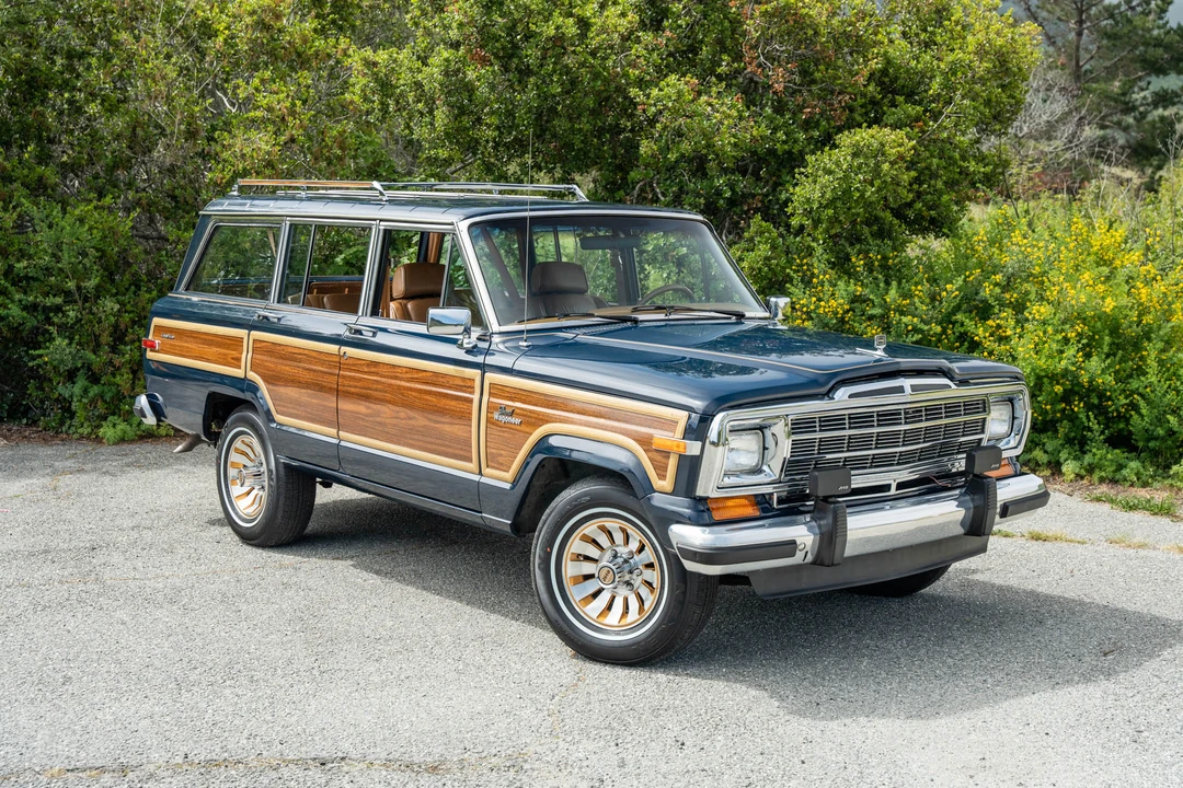 1986 Jeep SJ Grand Wagoneer - Image 7 of 31