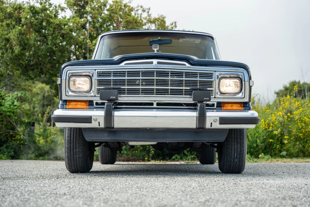 1986 Jeep SJ Grand Wagoneer - Image 5 of 31