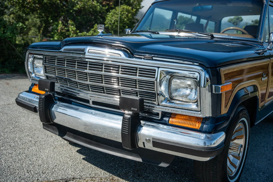 1986 Jeep SJ Grand Wagoneer - Image 25 of 31