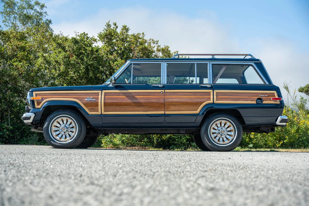 1986 Jeep SJ Grand Wagoneer - Image 15 of 31