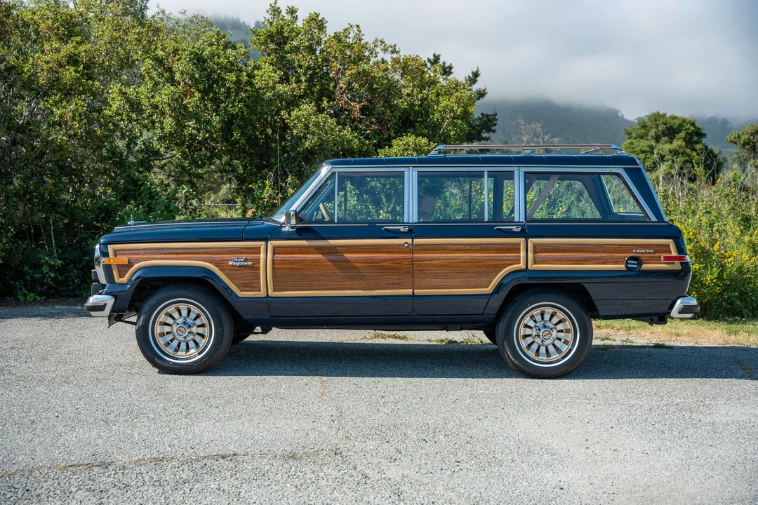 1986 Jeep SJ Grand Wagoneer - Image 16 of 31