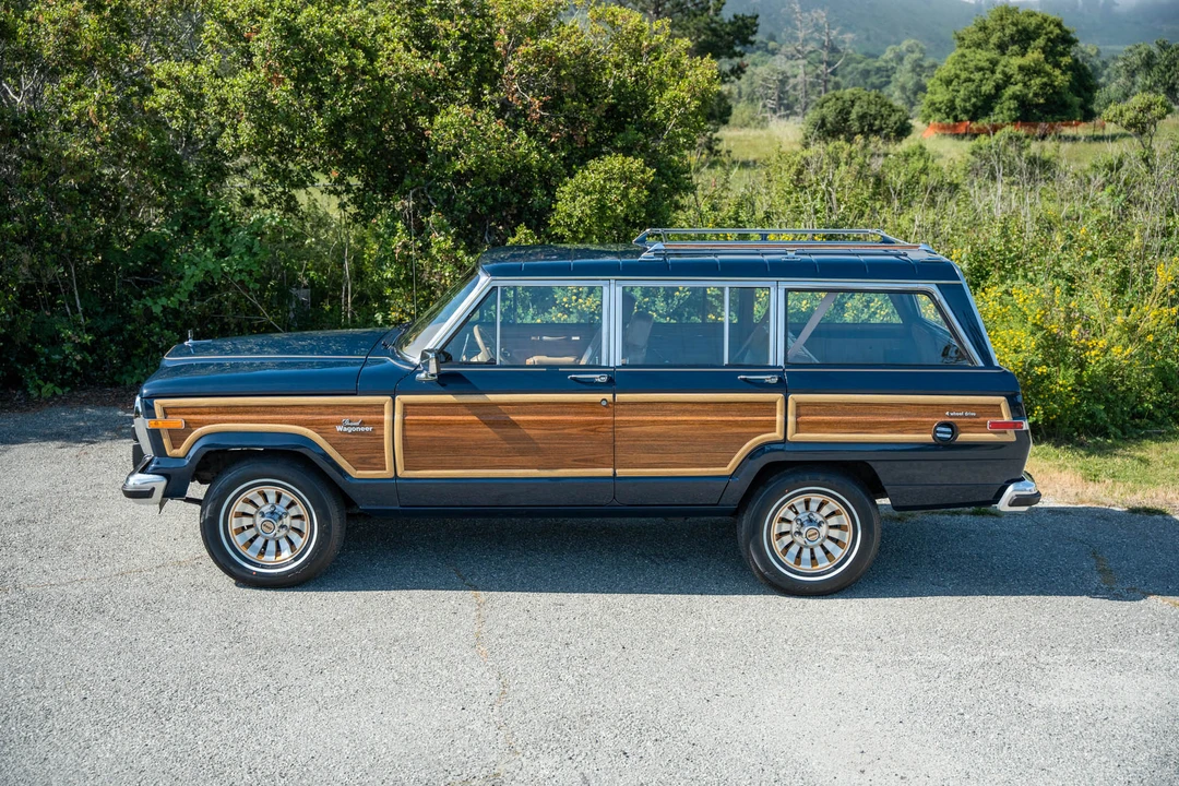 1986 Jeep SJ Grand Wagoneer - Image 17 of 31