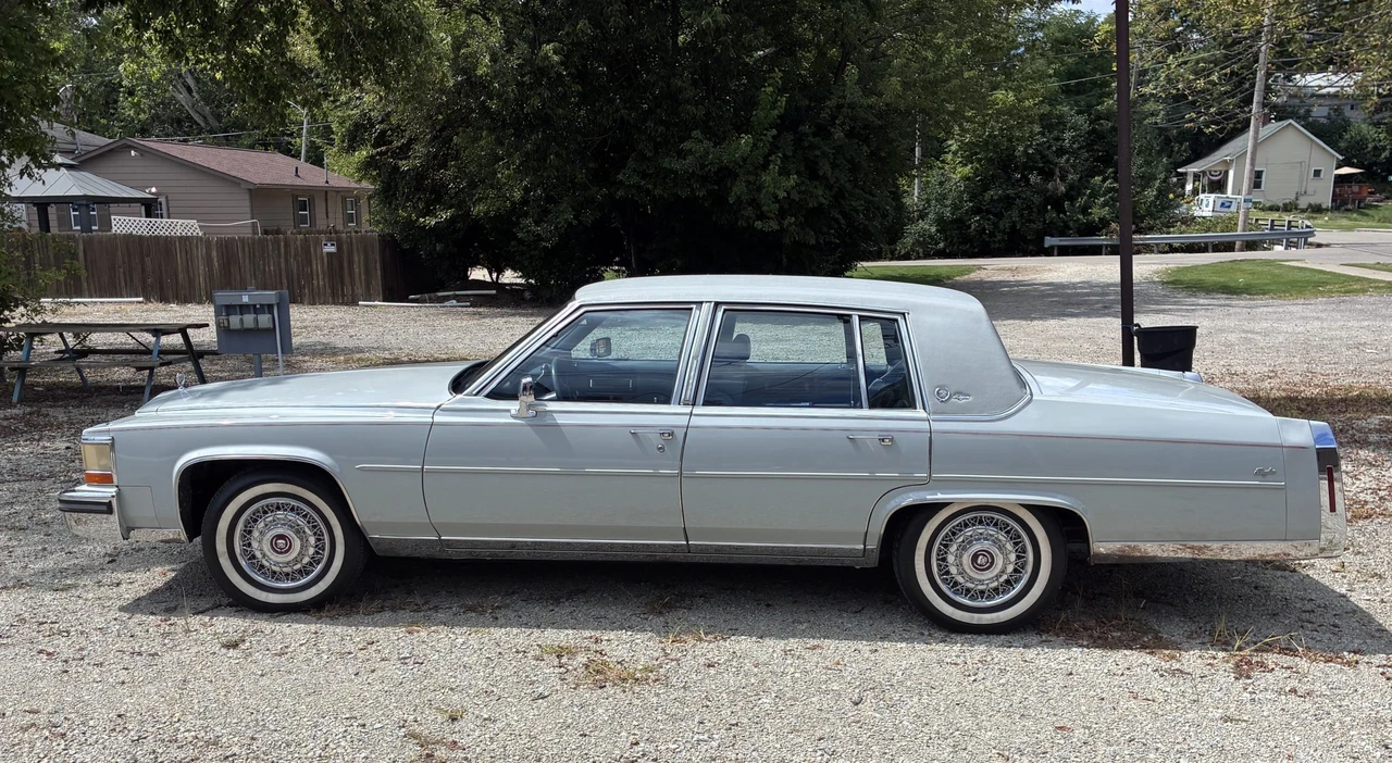 1989 Cadillac Brougham - Image 6 of 31