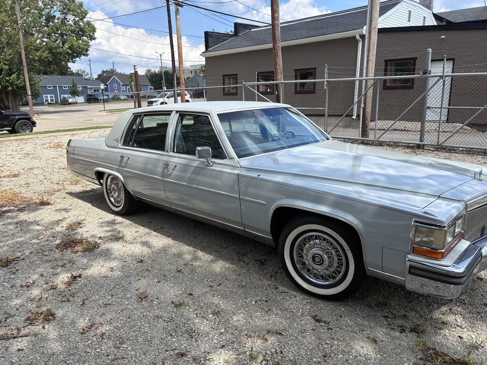 1989 Cadillac Brougham - Image 3 of 31