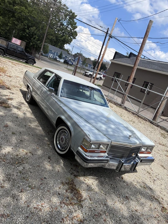 1989 Cadillac Brougham - Image 2 of 31