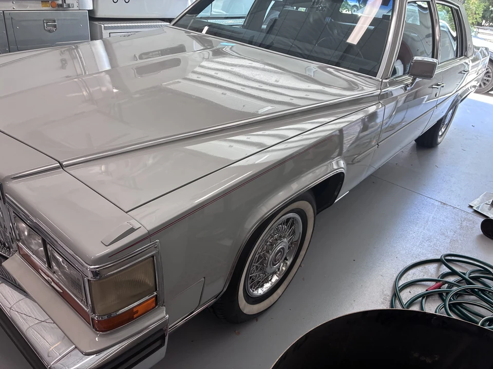 1989 Cadillac Brougham - Image 16 of 31